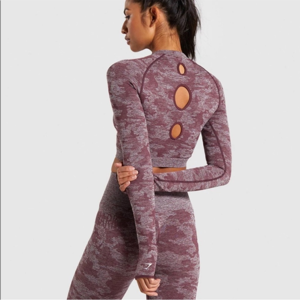 Gymshark Camo Seamless Two Piece Set in “Berry” - Picture 2 of 16